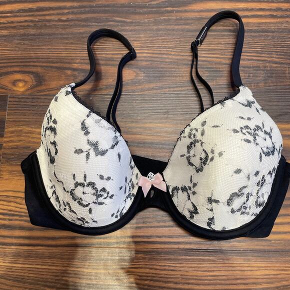 NWOT Victoria’s Secret Body by Victoria Lined Perfect Coverage Lace Bra - Picture 1 of 8